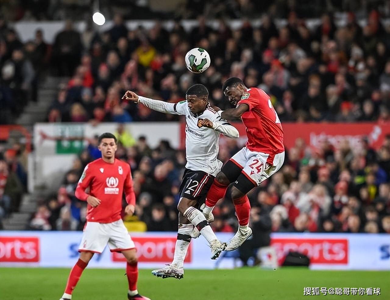 哈兰德在曼联比赛中出色发挥，出色发挥引发热议！