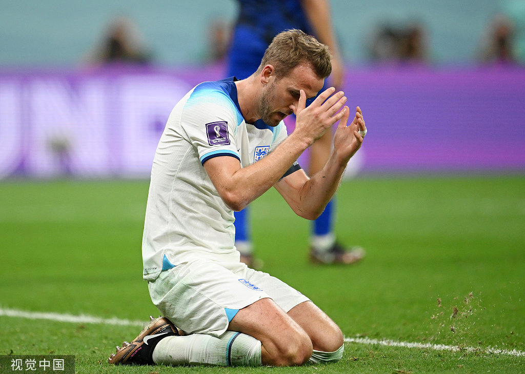 爱游戏体育官网-重返赛场引发热议！，凯恩在瑞士队比赛中晋级下一阶段赛场气氛高涨-爱游戏体育官网