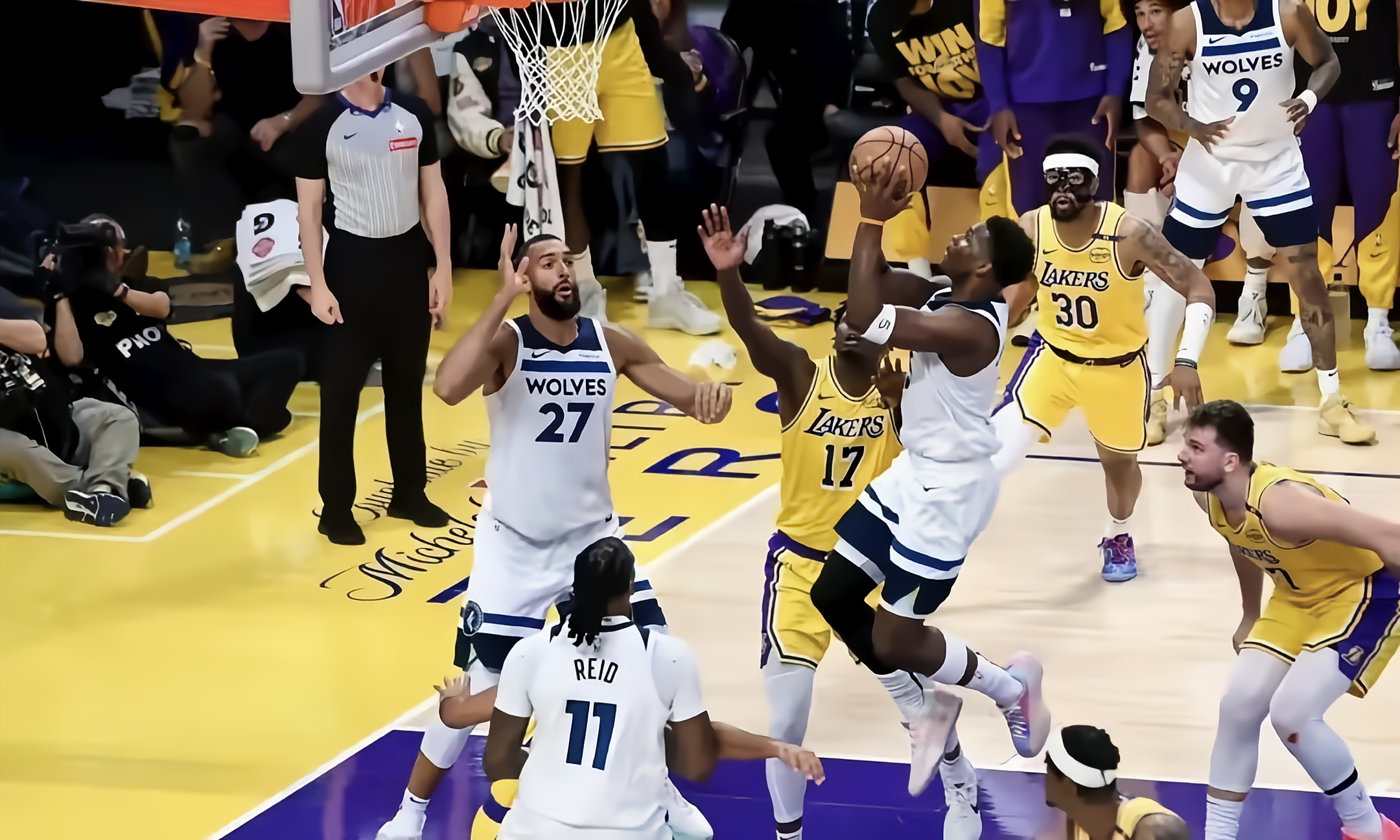 爱游戏-关于赛地聚焦——NBA季后赛关键时刻热度飙升，丹佛掘金战术微调，底气十足，高层口径保持一致的信息-爱游戏